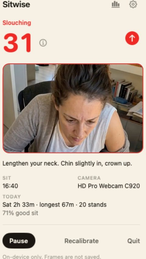 Sitwise showing Slouching at 31, a red camera frame, and the cue to lengthen the neck.